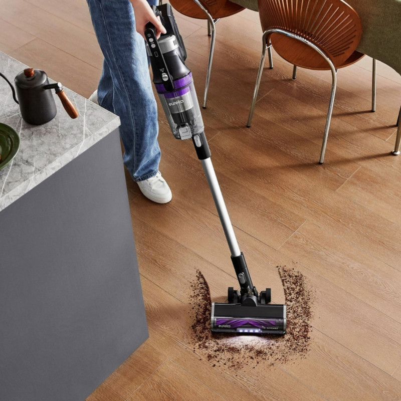 Κάθετη σκούπα 2 σε 1 Eureka NEC490, 350 W, οθόνη LED και φωτισμός στη βούρτσα, Single Cyclone, 60 λεπτά, βάση αυτόματης εκκένωσης και φόρτισης, μαύρο