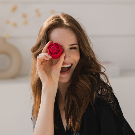 Διεγέρτης κλειτορίδας Beautifly Rose Glow Pleaser, 5 λειτουργίες, 5 ταχύτητες, 90 λεπτά, Κατάλληλο για χρήση στο ντους/μπάνιο, Αντιαλλεργική σιλικόνη, Αθόρυβο, Κόκκινο