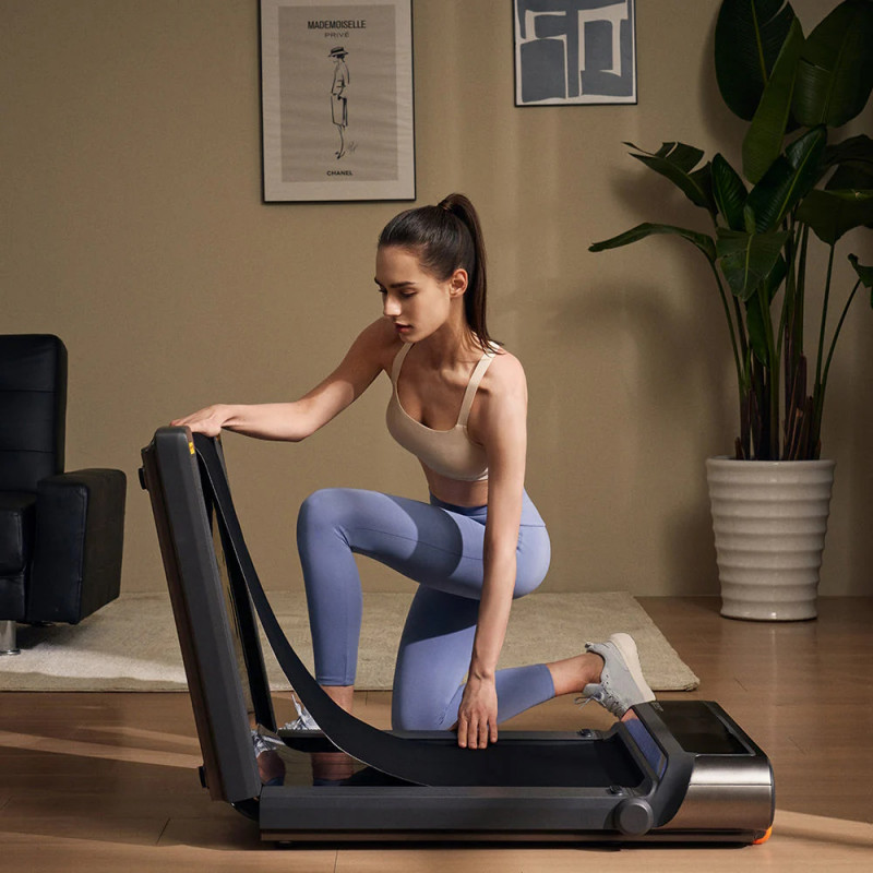Διάδρομος Xiaomi KingSmith WalkingPad R3, 735W, 1 hp, Έως 120 kg, 0,5-6 km/h, Ενσωματωμένη οθόνη, Εφαρμογή για κινητά, Πτυσσόμενο, Μαύρο/γκρι