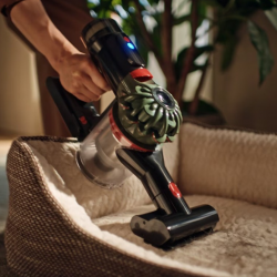 Κάθετη σκούπα Dyson V8 Cyclone SV55 MAGn/Bk 226587-01, 150AW, 0,54 l, 3 λειτουργίες, Χωρίς απώλεια ισχύος, Υγιεινή εκκένωση, Πλήρως σφραγισμένη φίλτρανση, Μαύρο/μαγνήσιο