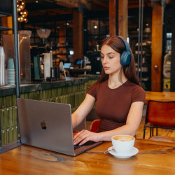 Ασύρματα ακουστικά Edifier W820NB Plus V25 Navy, 40 mm, 80 ώρες, A.I, Δυναμικοί οδηγούς με επίστρωση τιτανίου, Bluetooth V6.1, ANC, Hi-Res, Σκούρο μπλε