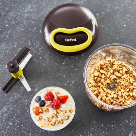 Χειροκίνητος τεμαχιστής Tefal K1320404, 0,9 l, Μηχανισμός αυτόματης συλλογής του καλωδίου, 2 ατσάλινες λεπίδες, Κλείδωμα καπακιού, Μαύρο/πράσινο