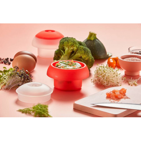 Βραστήρας αυγών για φούρνο μικροκυμάτων Lekue 1009028, 100 ml, Για 1 αυγό, Σιλικόνη πλατίνας, Διαφανές/Κόκκινο