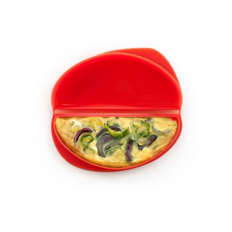 Σκεύος για την παρασκευή ομελέτας στο φούρνο μικροκυμάτων Lekue 1009029, 23x10x3,5 cm, πλατινένιο σιλικόνη, από -60 έως +220C, διαφανές/κόκκινο