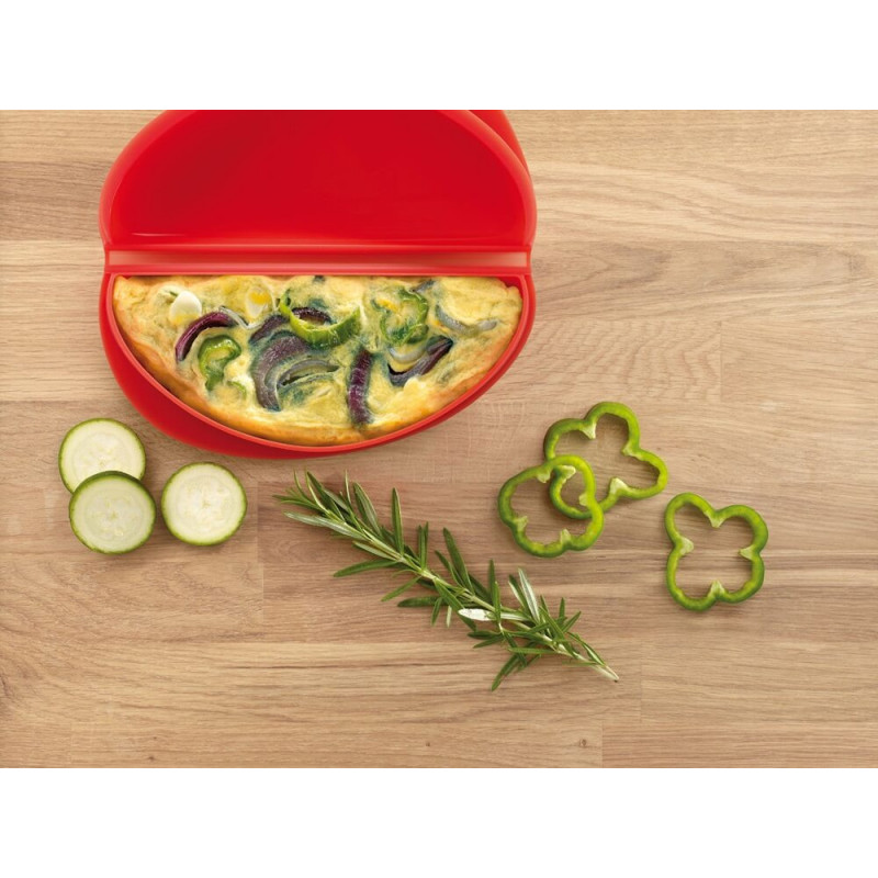 Σκεύος για την παρασκευή ομελέτας στο φούρνο μικροκυμάτων Lekue 1009029, 23x10x3,5 cm, πλατινένιο σιλικόνη, από -60 έως +220C, διαφανές/κόκκινο