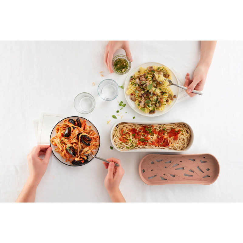 Σκεύος για μαγείρεμα ζυμαρικών στο φούρνο μικροκυμάτων Lekue 1009032, 1,5 λίτρα, 28x11x11,2 εκ., πλατινένιο σιλικόνη, από -20 έως +100C, λευκό/καφέ