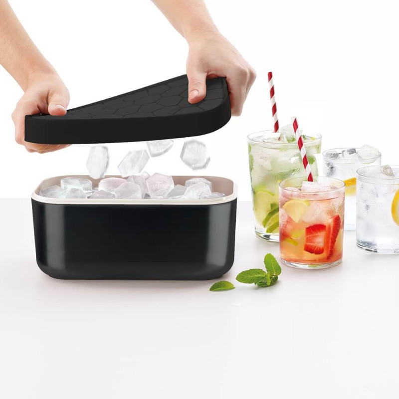 Κουτί για την παρασκευή και αποθήκευση πάγου Lekue 1010241, 132 κύβοι, -20/+80°C, Κοίλη βάση κατά της συμπύκνωσης, Μαύρο