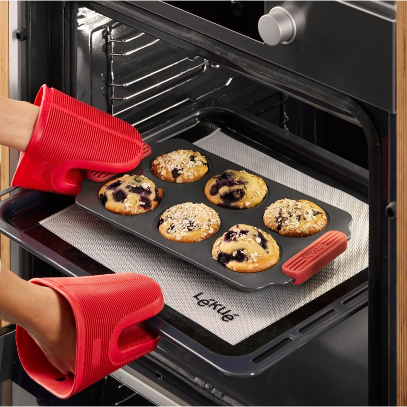 Μορφή για μάφινς Lekue 1009478, Για 6 τεμάχια, 31x18x3,7 εκ., Κεραμική αντικολλητική επίστρωση, Ανθρακούχος χάλυβας, Από +4°C έως +240°C, Μαύρο/Κόκκινο