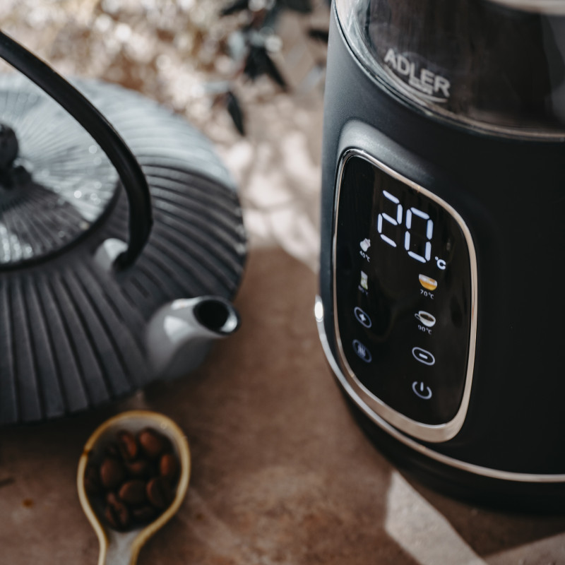 Ηλεκτρική καφετιέρα Adler AD 1305 BS, 1850/2200 W, 1,7 l, Αισθητήρας ελέγχου, Έγχρωμη οθόνη LCD, Πέντε ρυθμίσεις θερμοκρασίας 40-100°C, Φίλτρο κατά της καθίζησης, Μαύρο/γκρι