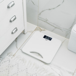 Ζυγαριά Adler AD 8193, Έως 250 kg, LCD, Ενδείξεις μπαταρίας και υπερφόρτωσης, Αντιολισθητική, Λευκή