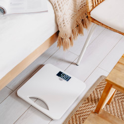 Ζυγαριά Adler AD 8193, Έως 250 kg, LCD, Ενδείξεις μπαταρίας και υπερφόρτωσης, Αντιολισθητική, Λευκή