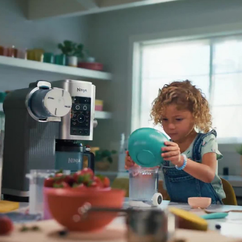 Μηχανή παγωτού 13-σε-1 Ninja CREAMi Scoop & Swirl™ NC701EU, 800 W, 13 προγράμματα, μοχλός 3 θέσεων για χωνάκια, CreamiFit, Creamify, 2 δοχεία 473 ml, δυνατότητα εξατομίκευσης, γκρι/μαύρο