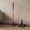 Κάθετη σκούπα για υγρό καθαρισμό Dyson PencilWash WR04 637239-01, 300/340 ml, 30 λεπτά, 100 m², 2 λειτουργίες, Αυτοκινούμενη, κλίση 170°, LED, Μαύρο/χρυσό