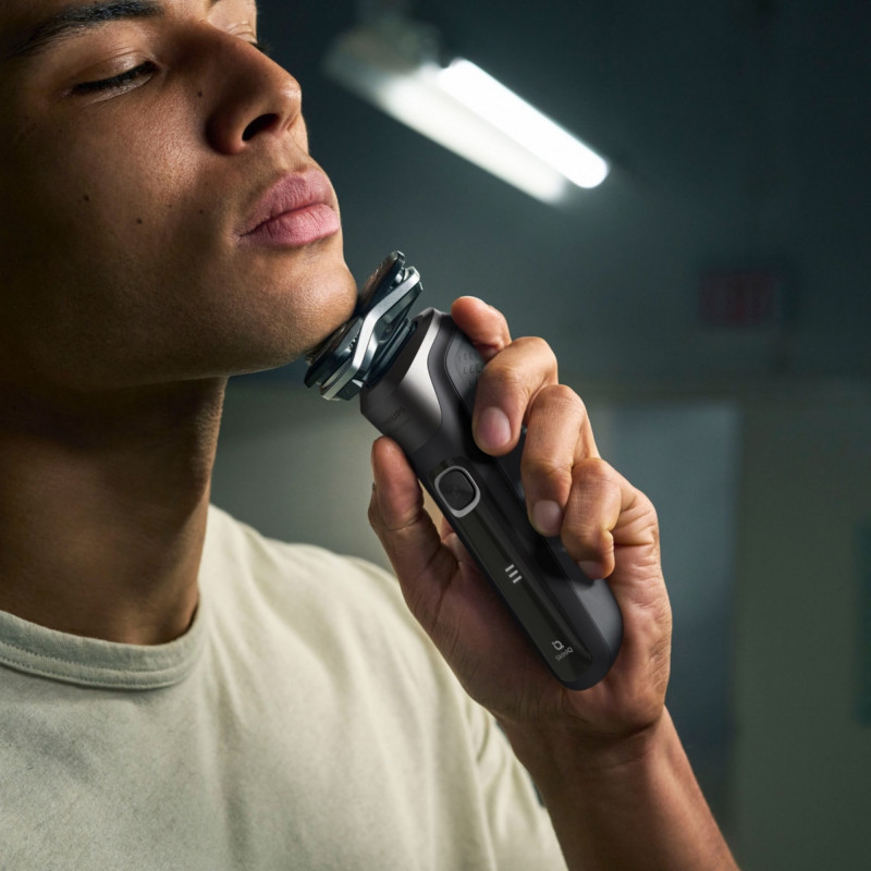 Ηλεκτρική ξυριστική μηχανή Philips Shaver Series 5000 S5887/10, 9 W, 60 λεπτά, Χρήση σε στεγνό ή βρεγμένο δέρμα, Ενσωματωμένο τρίμερ, SkinIQ, PowerAdapt, Κεφαλές 360°, Αυτοακονιζόμενες λεπίδες, Γκρι ανθρακί