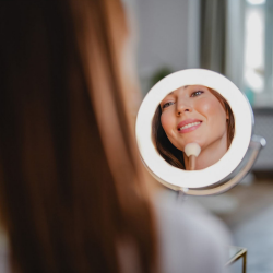 Καθρέφτης ομορφιάς Beautifly Looking Glass Light, 14,5 εκ., μεγέθυνση 10x, USB-C, LED, ρύθμιση 360°, ασημί