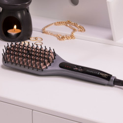 Ηλεκτρική βούρτσα ισιώματος μαλλιών 2 σε 1 Remington CB7480, 230 °C, Εμπλουτισμένη με κερατίνη και έλαιο μαδέλα, Αντιστατική κεραμική, Ασημί