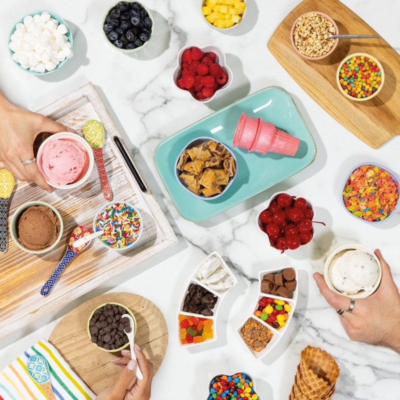 Μηχανή παγωτού 13-σε-1 Ninja CREAMi Scoop & Swirl™ NC701EUSTGD, 800 W, 13 προγράμματα, μοχλός 3 θέσεων για χωνάκια, CreamiFit, Creamify, 2 δοχεία 473 ml, δυνατότητα εξατομίκευσης, κρεμ/χρυσό