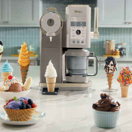 Μηχανή παγωτού 13-σε-1 Ninja CREAMi Scoop & Swirl™ NC701EUSTGD, 800 W, 13 προγράμματα, μοχλός 3 θέσεων για χωνάκια, CreamiFit, Creamify, 2 δοχεία 473 ml, δυνατότητα εξατομίκευσης, κρεμ/χρυσό