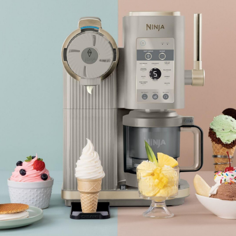 Μηχανή παγωτού 13-σε-1 Ninja CREAMi Scoop & Swirl™ NC701EUSTGD, 800 W, 13 προγράμματα, μοχλός 3 θέσεων για χωνάκια, CreamiFit, Creamify, 2 δοχεία 473 ml, δυνατότητα εξατομίκευσης, κρεμ/χρυσό