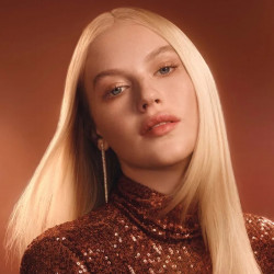 Σίδερο μαλλιών Dyson HT01 Airstrait RdVe/Gd 596931-01, 1600 W, μέγ. 140 °C, ιονισμός, 6 επίπεδα θερμοκρασίας, φιλικό προς τα μαλλιά, επένδυση χαλκού, οθόνη LCD, κόκκινο βελούδο/χρυσό