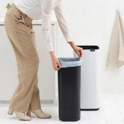 Κάδος απορριμμάτων Brabantia Bo Touch 1010121, 30 λίτρα, Ομαλό και αθόρυβο άνοιγμα, Μεγάλο άνοιγμα, Λευκό