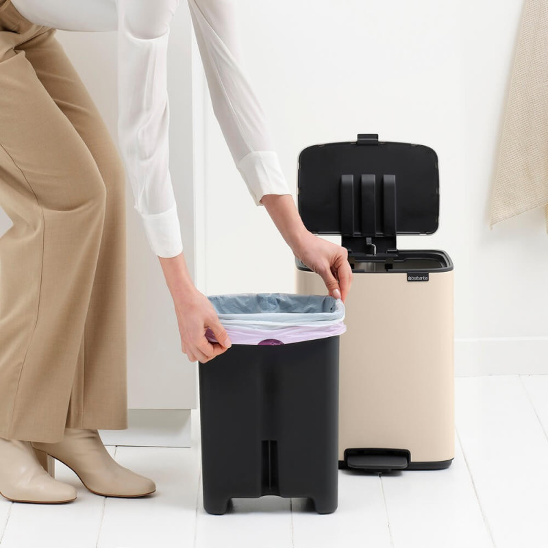 Κάδος απορριμμάτων Brabantia Bo Pedal 1010123, 12 λίτρα, Απαλό κλείσιμο, Αντιολισθητική βάση, Μπεζ