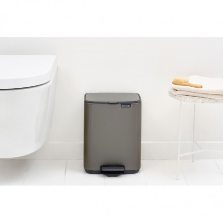 Κάδος απορριμμάτων Brabantia Bo Pedal 1010127, 7 λίτρα, Απαλό κλείσιμο, Βάση με ελαστικό επίστρωμα, Σκούρο γκρι