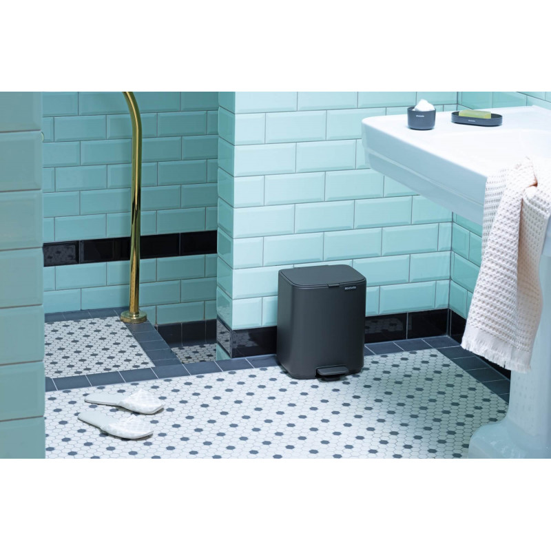 Κάδος απορριμμάτων Brabantia Bo Pedal 1010132, 7 λίτρα, Απαλό κλείσιμο, Βάση με ελαστικό επίστρωμα, Ορυκτή επίστρωση, Σκούρο γκρι