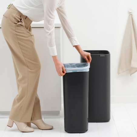 Κάδος απορριμμάτων Brabantia Bo Touch 1010135, 30 λίτρα, Ομαλό και αθόρυβο άνοιγμα, Μεγάλο άνοιγμα, Επίστρωση από ορυκτά, Σκούρο γκρι