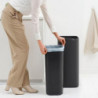 Κάδος απορριμμάτων Brabantia Bo Touch 1010135, 30 λίτρα, Ομαλό και αθόρυβο άνοιγμα, Μεγάλο άνοιγμα, Επίστρωση από ορυκτά, Σκούρο γκρι