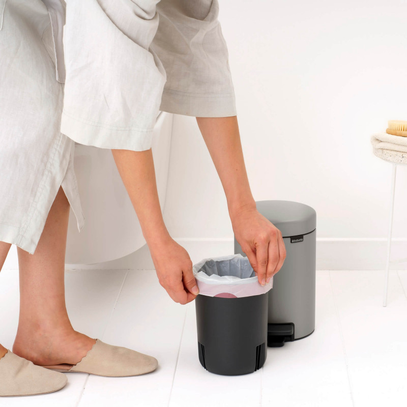 Κάδος απορριμμάτων με πεντάλ Brabantia NewIcon 1010433, 3 λίτρα, Απαλό κλείσιμο, Αντιολισθητική βάση, Ανοιχτό γκρι