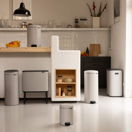 Κάδος απορριμμάτων με πεντάλ Brabantia NewIcon 1010440, 12 λίτρα, Απαλό κλείσιμο, Αντιολισθητική βάση, Ανοιχτό γκρι