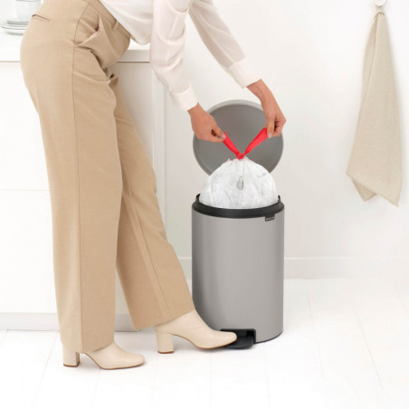 Κάδος απορριμμάτων με πεντάλ Brabantia NewIcon 1010441, 20 λίτρα, Απαλό κλείσιμο, Αντιολισθητική βάση, Ανοιχτό γκρι