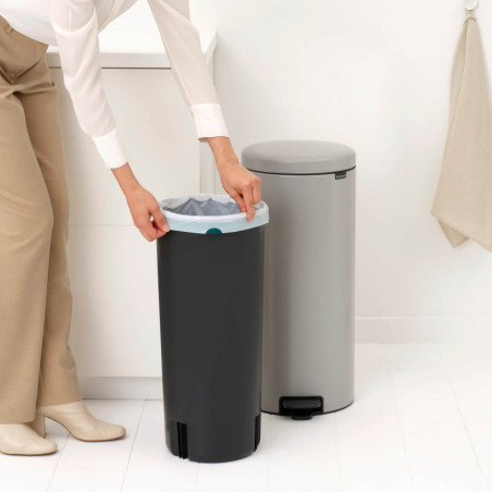 Κάδος απορριμμάτων με πεντάλ Brabantia NewIcon 1010442, 30 λίτρα, Απαλό κλείσιμο, Αντιολισθητική βάση, Ανοιχτό γκρι