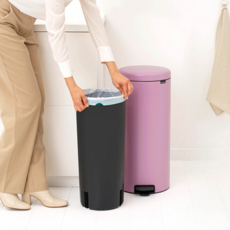 Κάδος απορριμμάτων με πεντάλ Brabantia NewIcon 1010443, 30 λίτρα, Απαλό κλείσιμο, Αντιολισθητική βάση, Ροζ