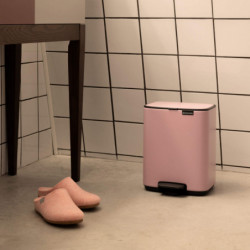 Κάδος απορριμμάτων Brabantia Bo Pedal 1010444, 4 λίτρα, Απαλό κλείσιμο, Αντιολισθητική βάση, Ροζ