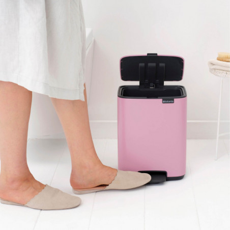 Κάδος απορριμμάτων Brabantia Bo Pedal 1010445, 7 λίτρα, Απαλό κλείσιμο, Βάση με ελαστικό επίστρωμα, Ροζ