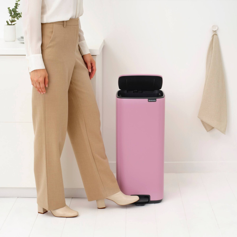 Κάδος απορριμμάτων Brabantia Bo Pedal 1010447, 30 λίτρα, Απαλό κλείσιμο, Αντιολισθητική βάση, Ροζ