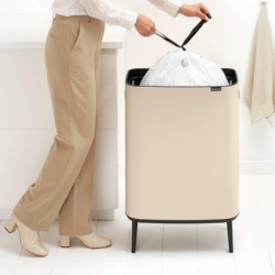 Κάδος απορριμμάτων Brabantia Bo Touch Hi 1010457, 60 λίτρα, Πλευρικές λαβές μεταφοράς, Ρυθμιζόμενα πόδια, Μπεζ