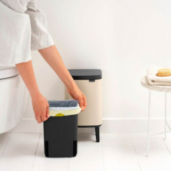 Κάδος απορριμμάτων Brabantia Bo Small Hi 1010460, 4 λίτρα, Ομαλό και αθόρυβο άνοιγμα, Αντιολισθητική βάση, Μπεζ