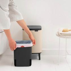 Κάδος απορριμμάτων Brabantia Bo Small Hi 1010461, 7 λίτρα, Υπερυψωμένος, Ομαλό και αθόρυβο άνοιγμα, Αντιολισθητική βάση, Μπεζ