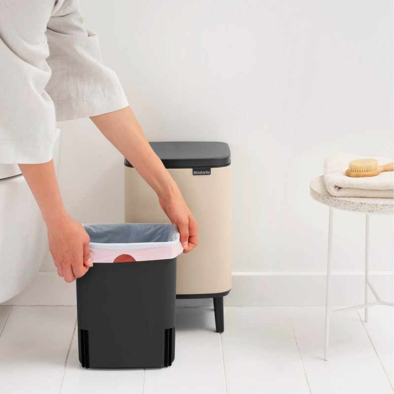 Κάδος απορριμμάτων Brabantia Bo Small Hi 1010461, 7 λίτρα, Υπερυψωμένος, Ομαλό και αθόρυβο άνοιγμα, Αντιολισθητική βάση, Μπεζ