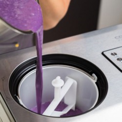 Μηχανή για παγωτό και γιαούρτι Caso IceCreamer 3298, 180 W, 2 λίτρα, 4 προγράμματα, LED, χωρίς προψύξη, συμπιεστής, ανοξείδωτο