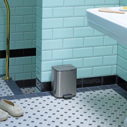 Κάδος απορριμμάτων Brabantia Bo Pedal 1010141, 4 λίτρα, Απαλό κλείσιμο, Αντιολισθητική βάση, Ανθεκτικό στα δακτυλικά αποτυπώματα, Ανοξείδωτο/Ματ