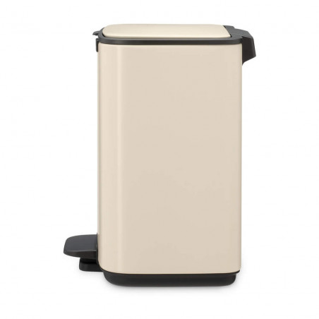 Κάδος απορριμμάτων Brabantia Bo Pedal 1010122, 4 λίτρα, Απαλό κλείσιμο, Αντιολισθητική βάση, Μπεζ