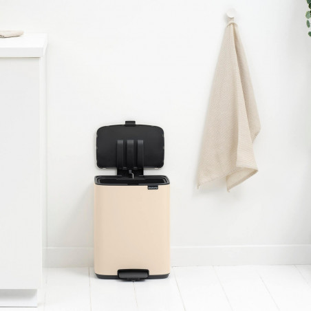 Κάδος απορριμμάτων Brabantia Bo Pedal 1010123, 12 λίτρα, Απαλό κλείσιμο, Αντιολισθητική βάση, Μπεζ