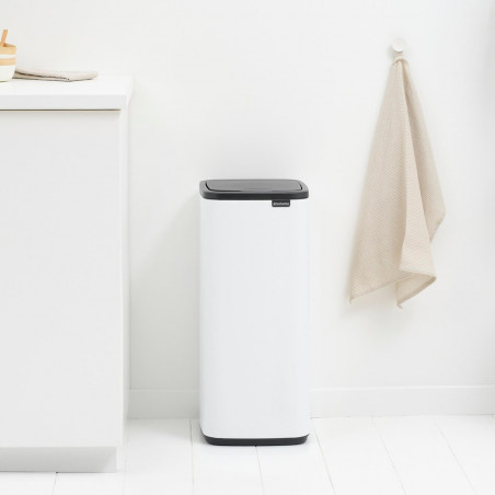 Κάδος απορριμμάτων Brabantia Bo Touch 1010121, 30 λίτρα, Ομαλό και αθόρυβο άνοιγμα, Μεγάλο άνοιγμα, Λευκό