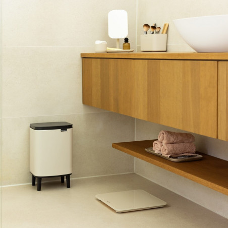 Κάδος απορριμμάτων Brabantia Bo Small Hi 1010461, 7 λίτρα, Υπερυψωμένος, Ομαλό και αθόρυβο άνοιγμα, Αντιολισθητική βάση, Μπεζ