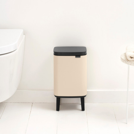 Κάδος απορριμμάτων Brabantia Bo Small Hi 1010460, 4 λίτρα, Ομαλό και αθόρυβο άνοιγμα, Αντιολισθητική βάση, Μπεζ