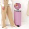 Κάδος απορριμμάτων με πεντάλ Brabantia NewIcon 1010443, 30 λίτρα, Απαλό κλείσιμο, Αντιολισθητική βάση, Ροζ